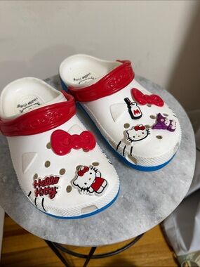 CROCS Kids White Red Blue Hello Kitty Clogs